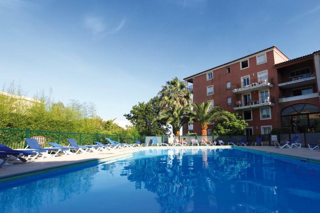 Residence 4 Etoiles Port Marine แซ็งต์-แมกซีม ภายนอก รูปภาพ